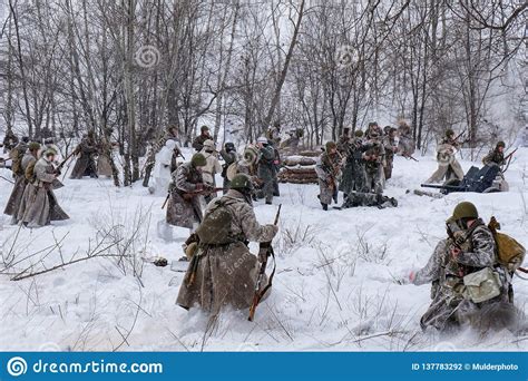 De Decembristische Opstand; Een Russische Winter van Hoop en Verdriet, Geleid door de Radikalistische Visie van Bestuzhev-Marlinski