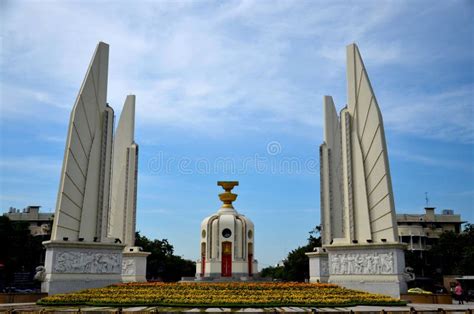  De  Thaise Revolutie van 1932: Een Wendepunt voor het Koninkrijk Siam